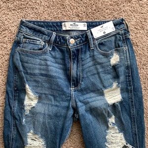 Hollister Curvy High-Rise Mom Jeans